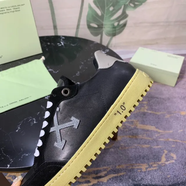 Off-White The Ten Noires et Jaunes Pâles Chaussures Lifestyle 5