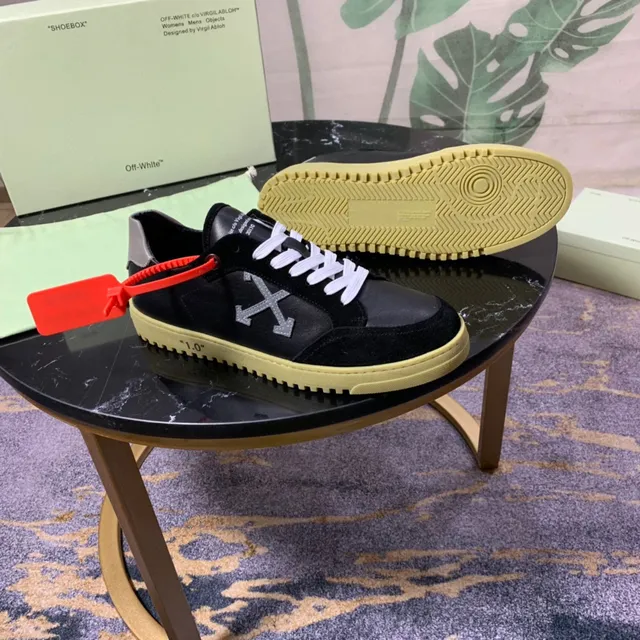Off-White The Ten Noires et Jaunes Pâles Chaussures Lifestyle 7