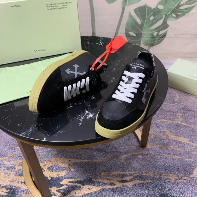 Off-White The Ten Noires et Jaunes Pâles Chaussures Lifestyle 8