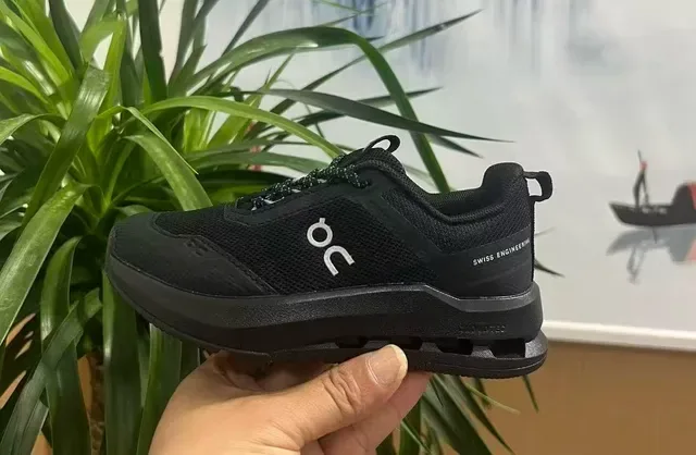 On Cloud Black White Midsole Mesh Upper Lifestyle Sneakers 6