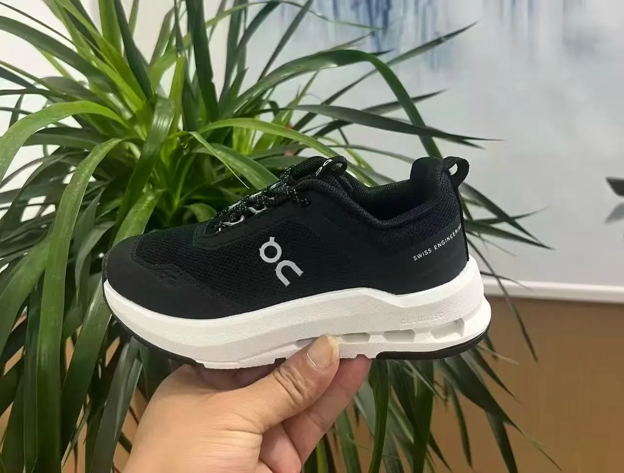 On Cloud Black White Midsole Mesh Upper Lifestyle Sneakers 7