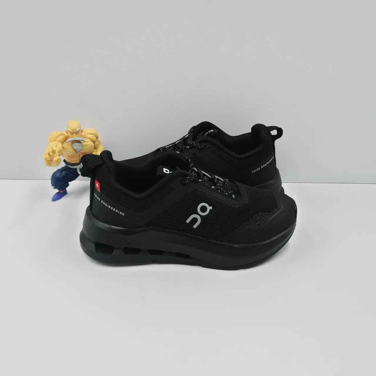 On Cloud Black White Midsole Mesh Upper Lifestyle Sneakers 10