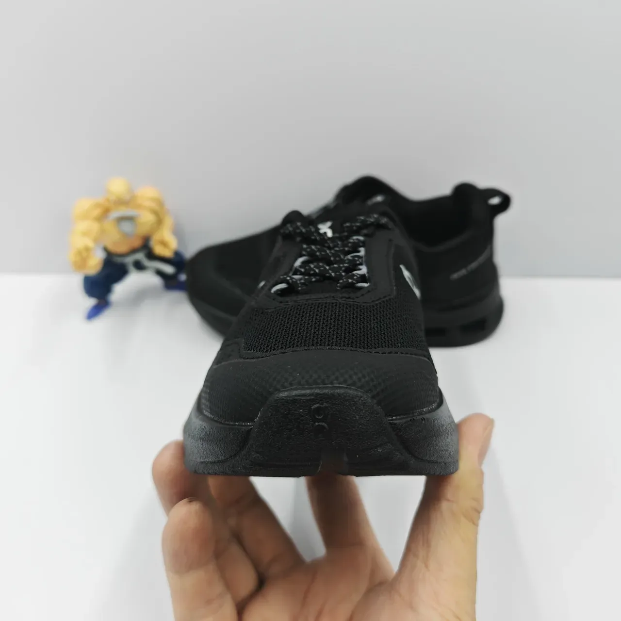 On Cloud Black White Midsole Mesh Upper Lifestyle Sneakers 11
