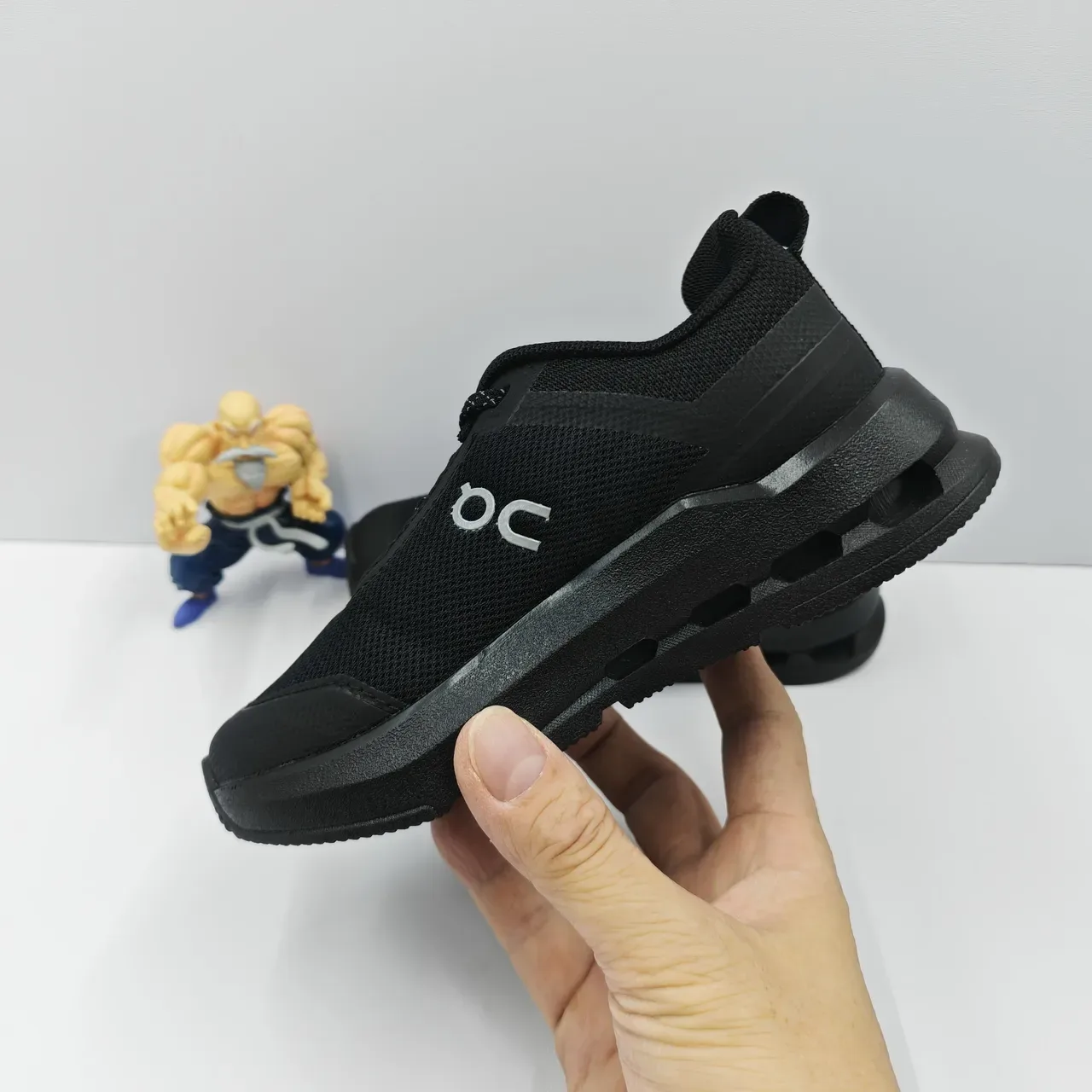 On Cloud Black White Midsole Mesh Upper Lifestyle Sneakers 12