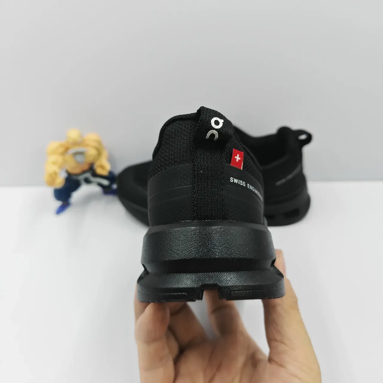 On Cloud Black White Midsole Mesh Upper Lifestyle Sneakers 13