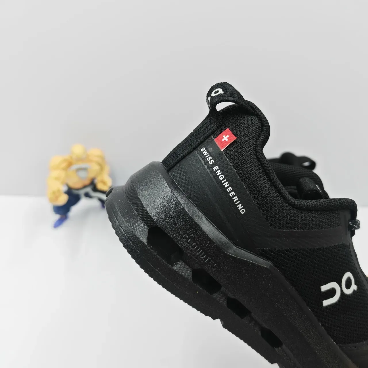 On Cloud Black White Midsole Mesh Upper Lifestyle Sneakers 16