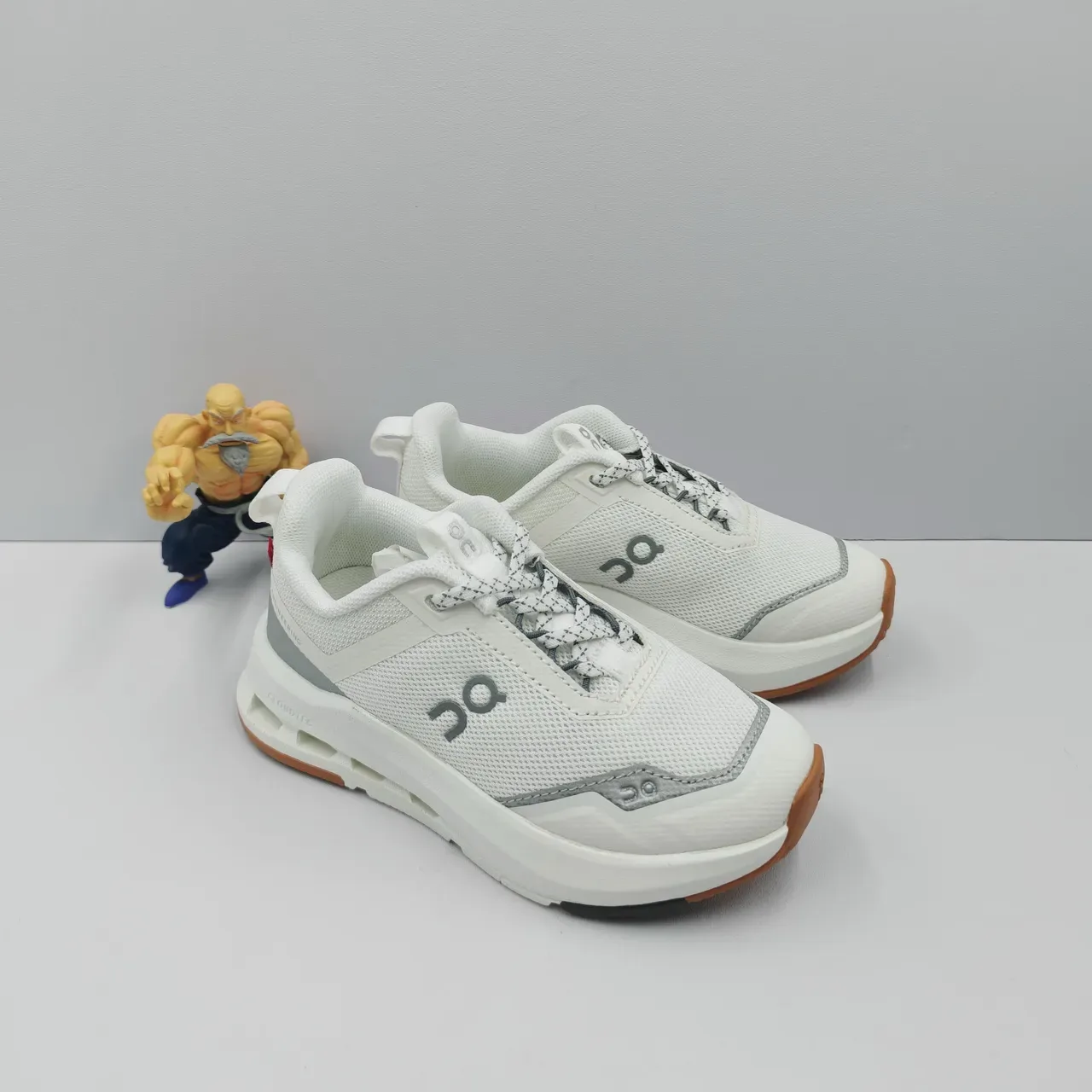 On Cloud Black White Midsole Mesh Upper Lifestyle Sneakers 17