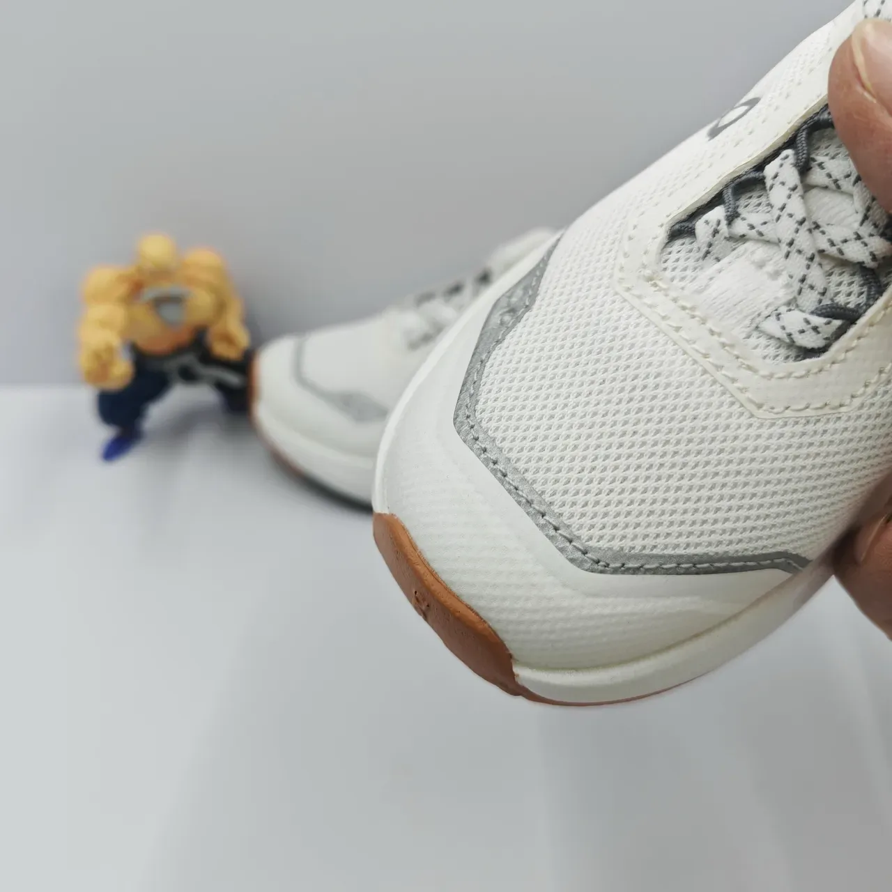 On Cloud Black White Midsole Mesh Upper Lifestyle Sneakers 24