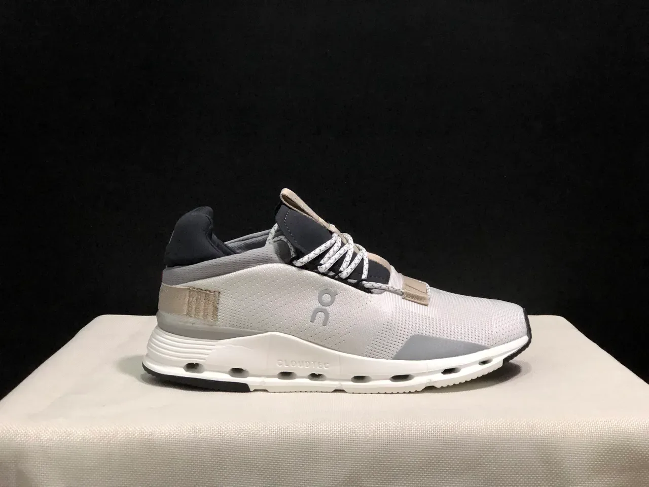 On Gray Black Engineered Mesh Upper Integrated Strap Closure Lifestyle Sneakers 4