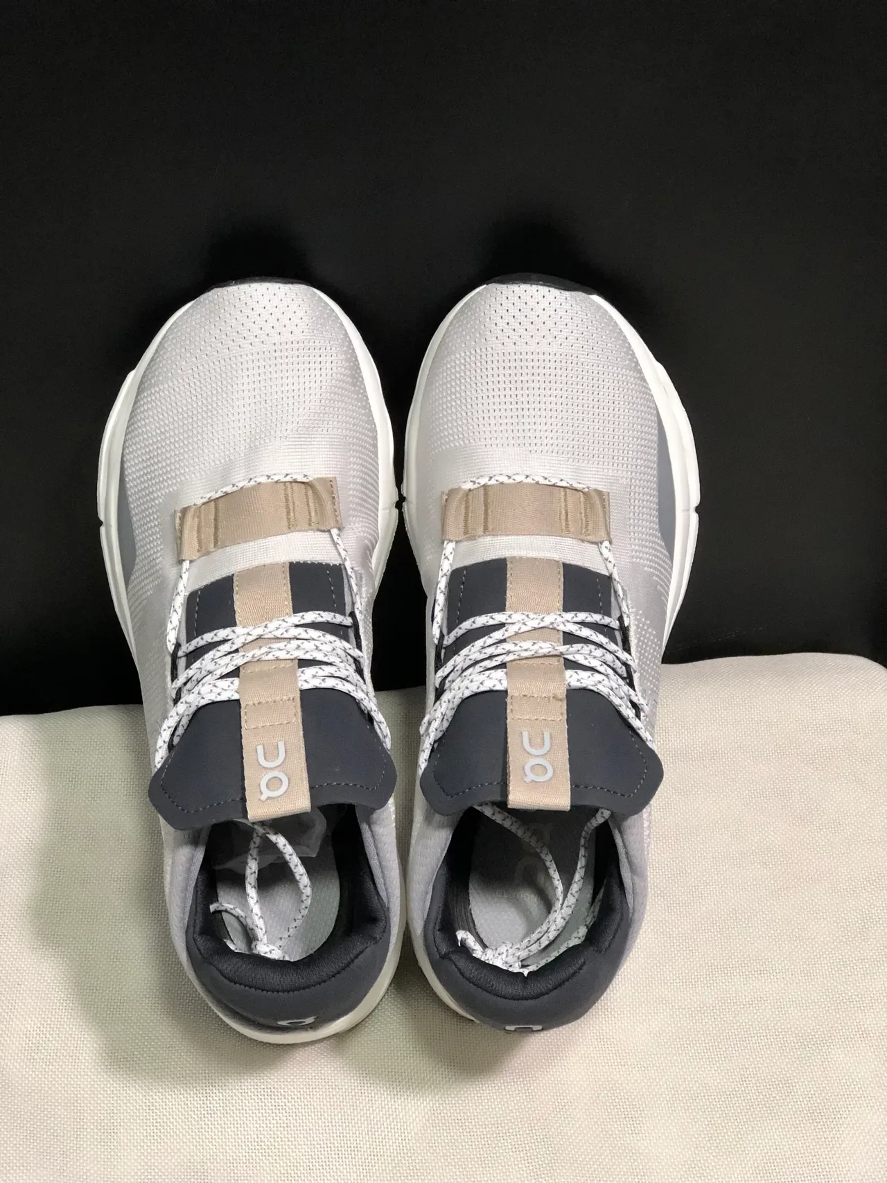 On Gray Black Engineered Mesh Upper Integrated Strap Closure Lifestyle Sneakers 6
