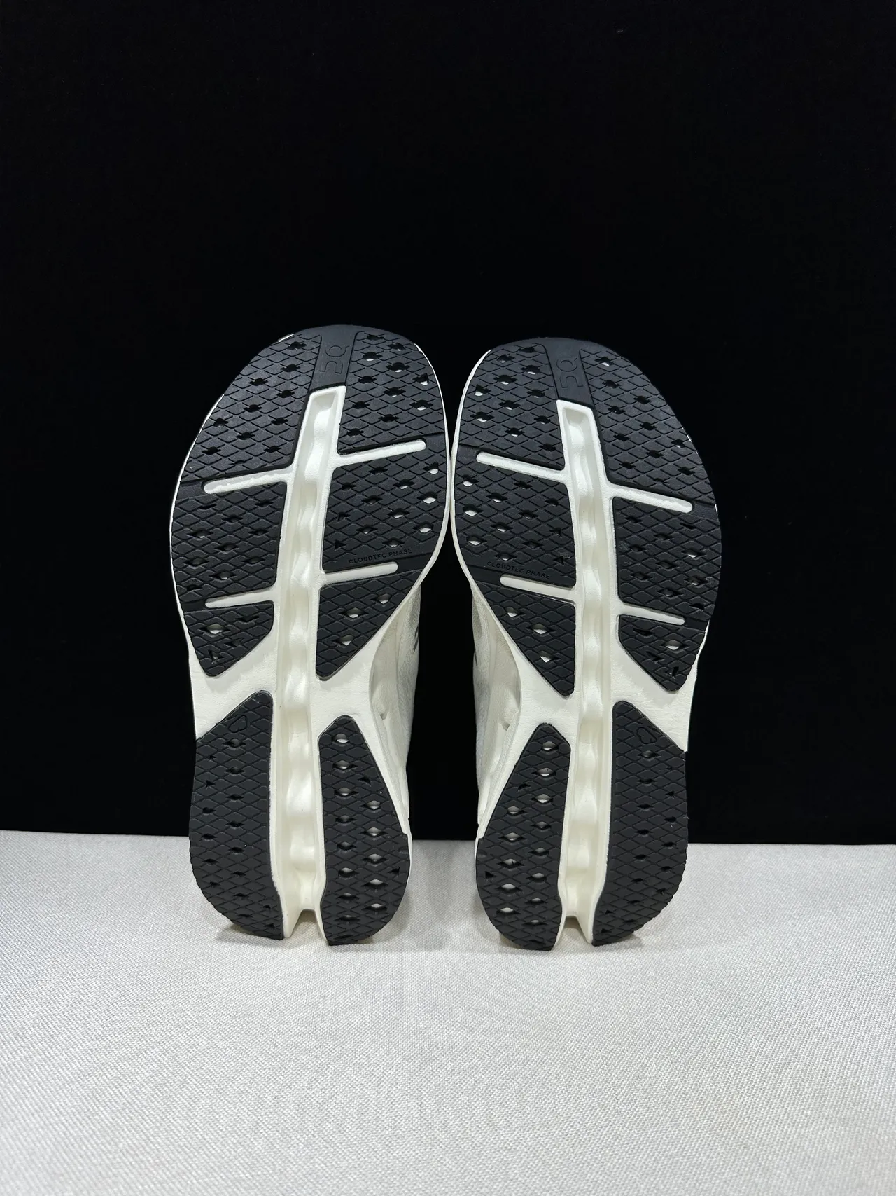 On White Black Engineered Mesh Upper Hollowed Hexagonal Midsole Pods Running Shoes 6