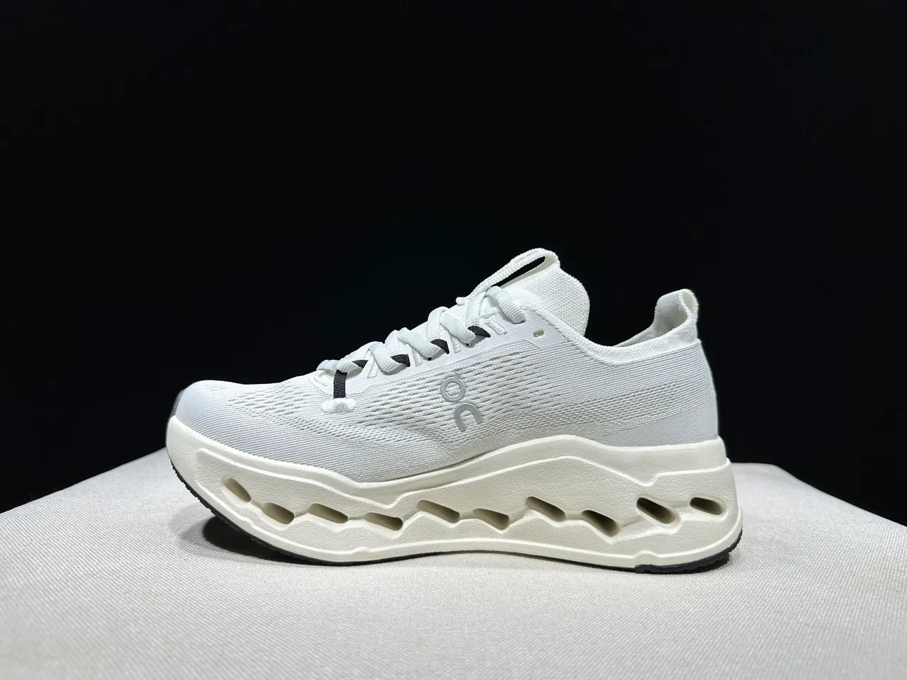 On White Black Engineered Mesh Upper Hollowed Hexagonal Midsole Pods Running Shoes 7