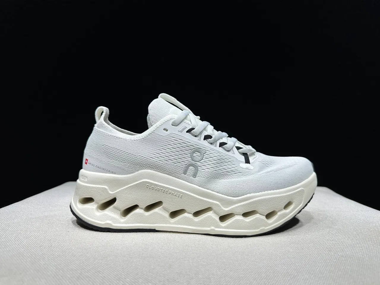 On White Black Engineered Mesh Upper Hollowed Hexagonal Midsole Pods Running Shoes 8