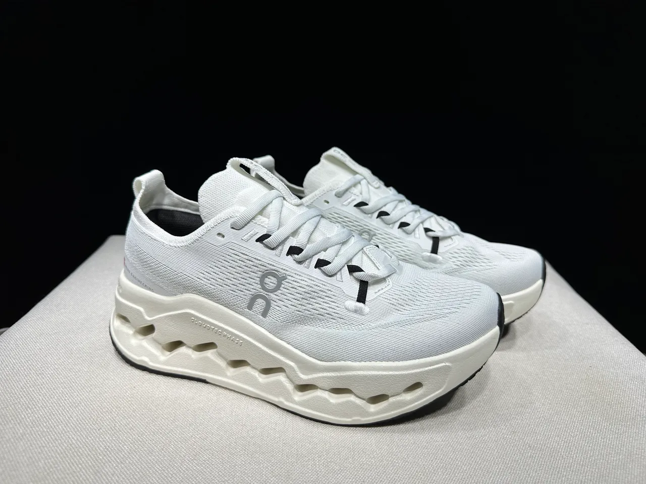 On White Black Engineered Mesh Upper Hollowed Hexagonal Midsole Pods Running Shoes 9