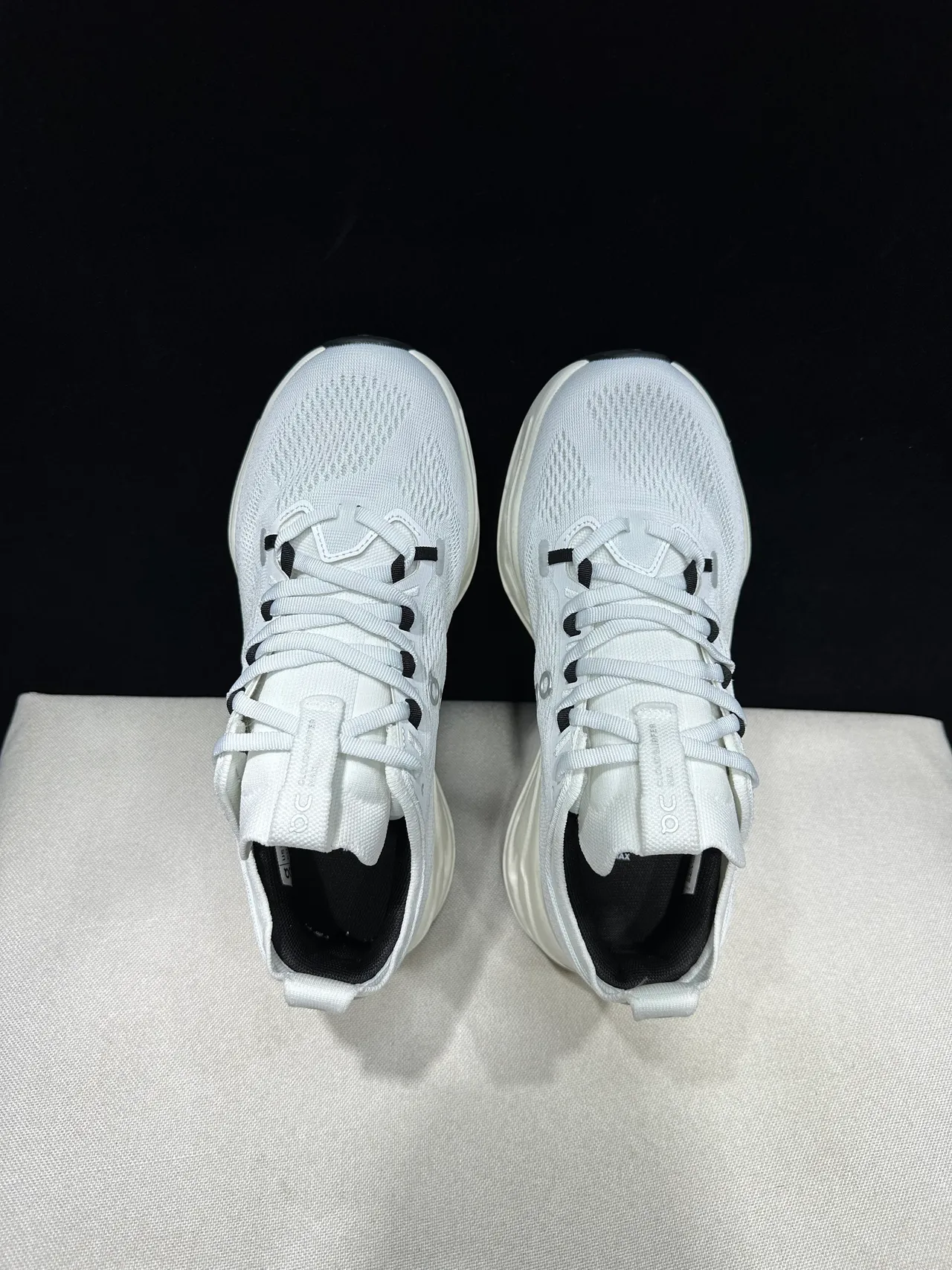 On White Black Engineered Mesh Upper Hollowed Hexagonal Midsole Pods Running Shoes 11