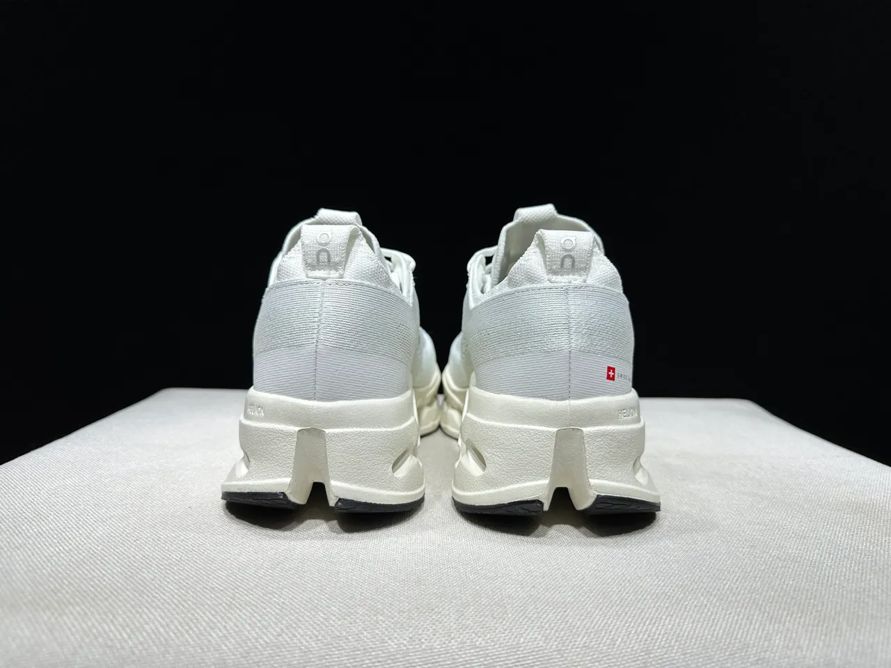 On White Black Engineered Mesh Upper Hollowed Hexagonal Midsole Pods Running Shoes 12