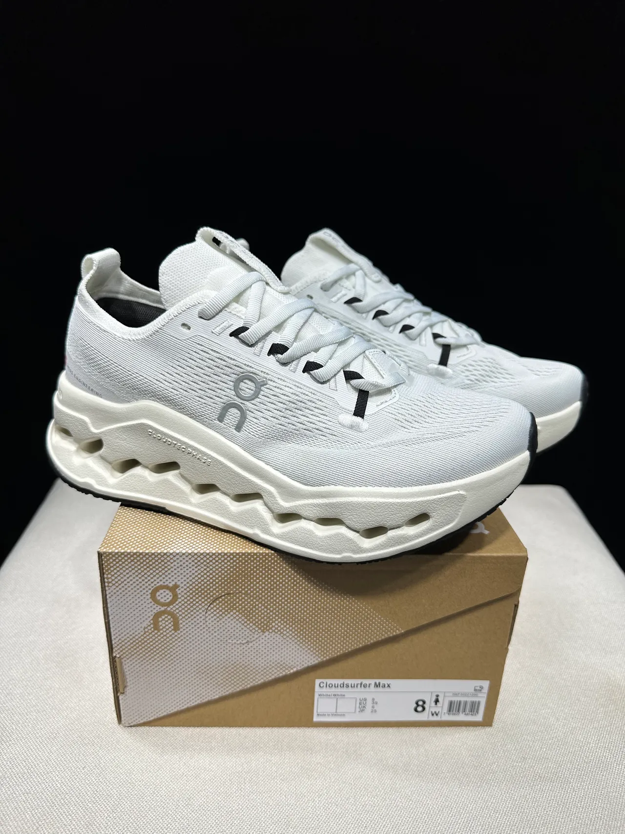 On White Black Engineered Mesh Upper Hollowed Hexagonal Midsole Pods Running Shoes 13