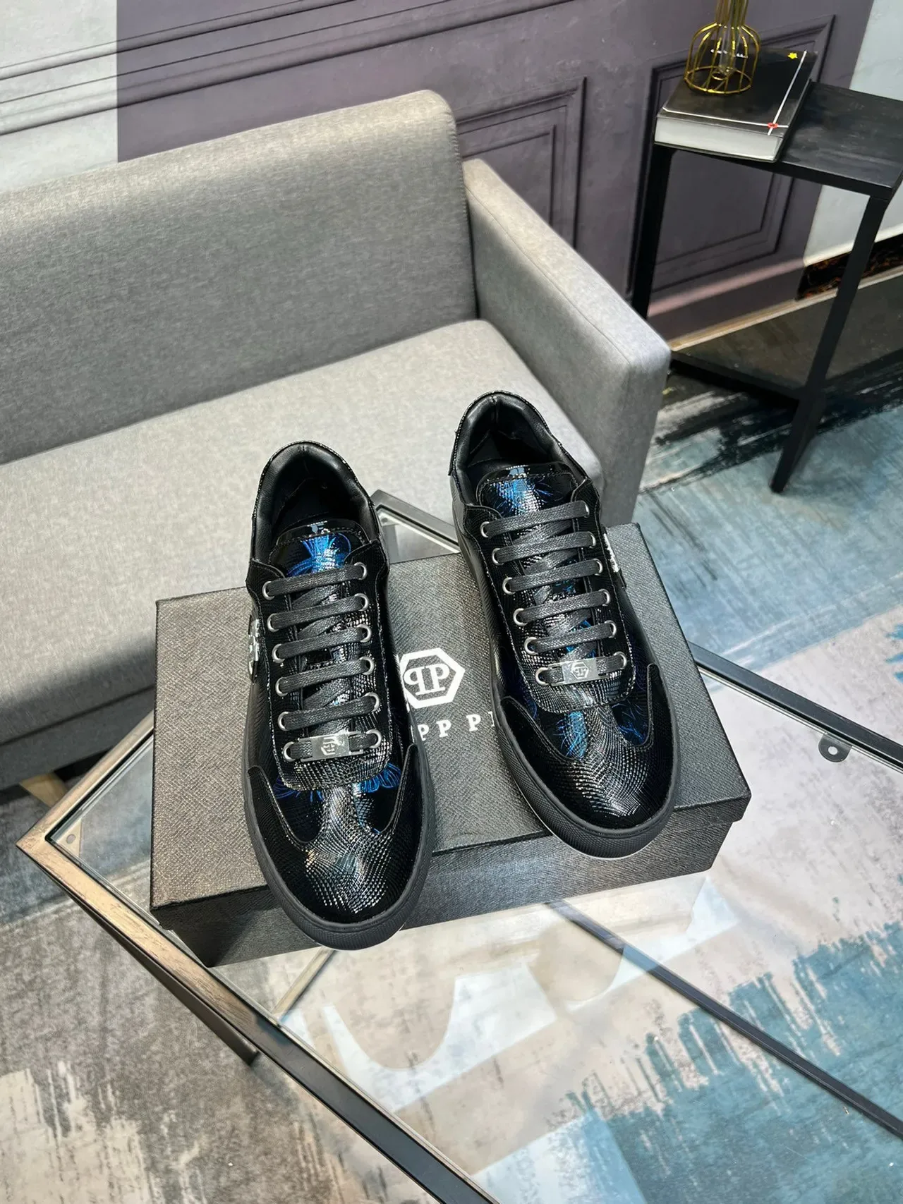 Philipp Plein Preto Azul Brilhante Textura de Pele de Cobra Parte Superior Estampa Floral Iridescente Tênis Lifestyle 4