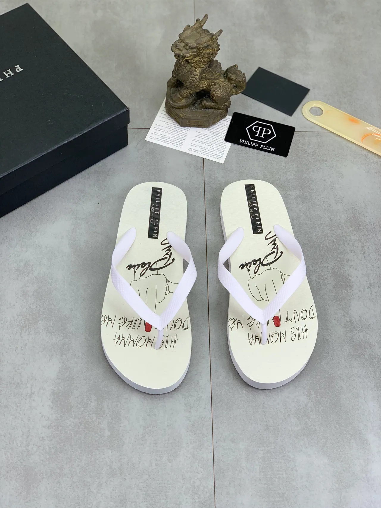 Philipp Plein Graphic-Print Flip-Flop Slippers 4