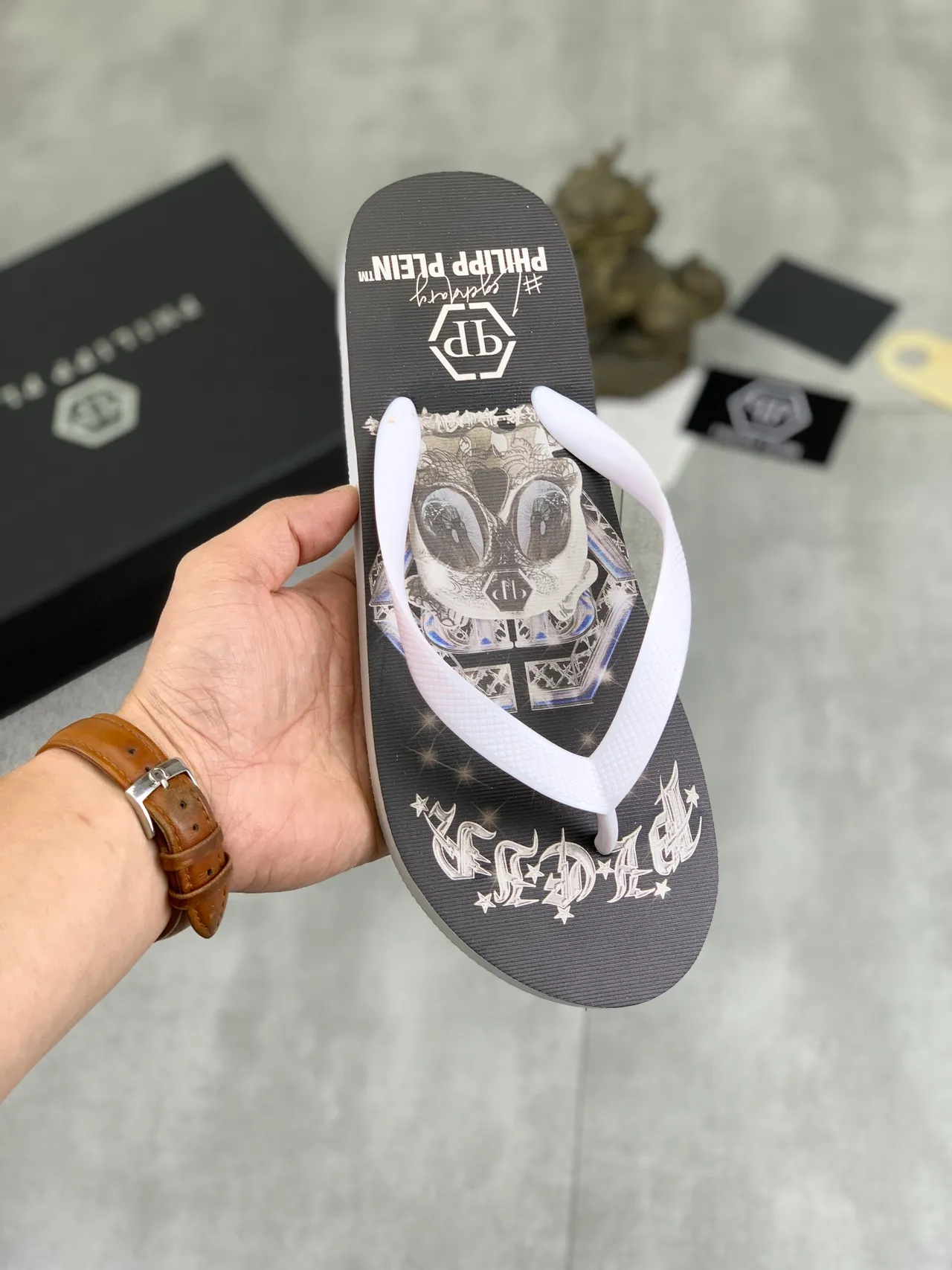 Philipp Plein Graphic-Print Flip-Flop Slippers 22