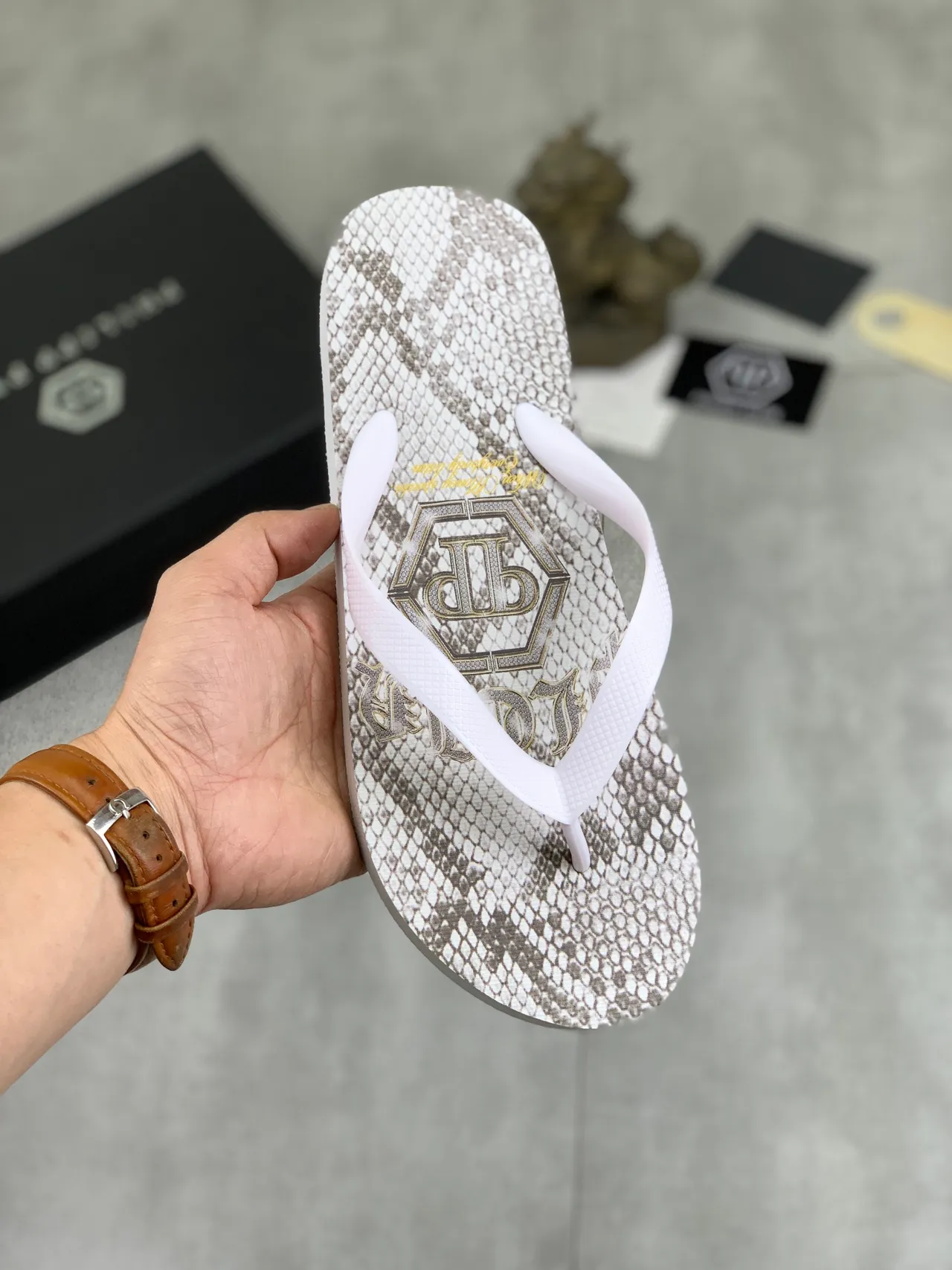 Philipp Plein Graphic-Print Flip-Flop Slippers 24
