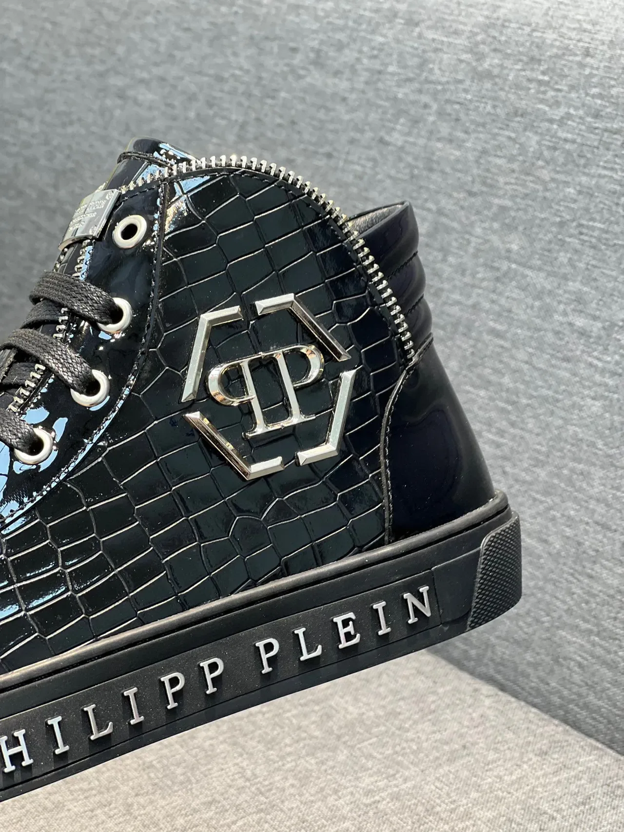 Philipp Plein أحذية رياضية lifestyle عالية الارتفاع لامعة بتصميم تمساح أسود 8