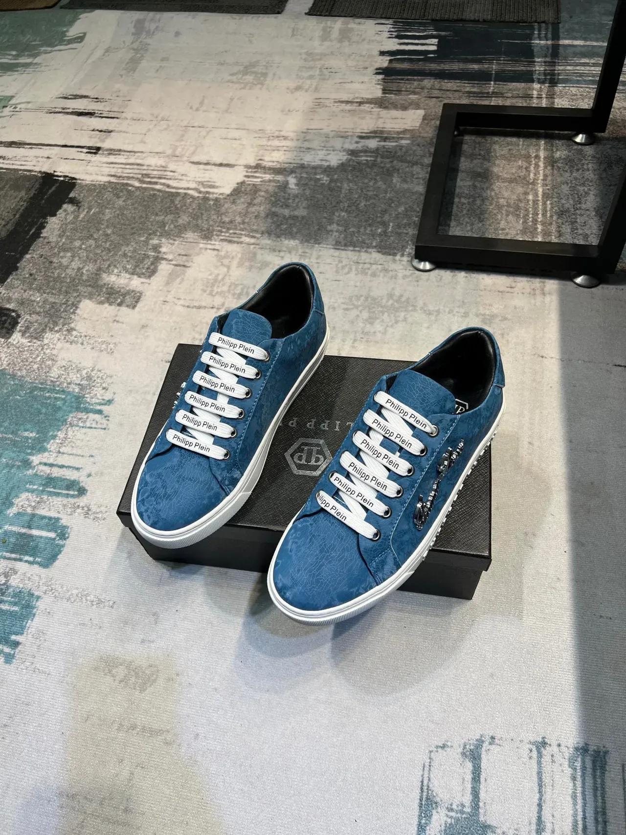 Philipp Plein Sneakers Lifestyle Bleu Blanc Haut Texturé Semelle Milieu Embossée Logo Sneakers Lifestyle 5
