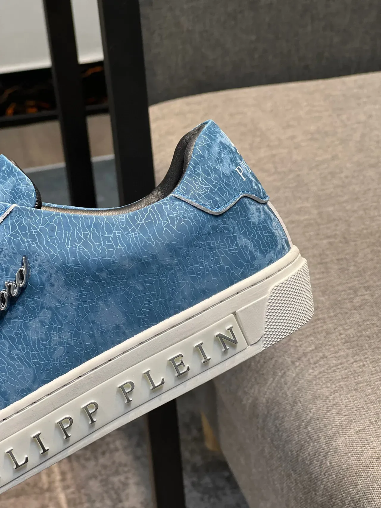 Philipp Plein Sneakers Lifestyle Bleu Blanc Haut Texturé Semelle Milieu Embossée Logo Sneakers Lifestyle 7
