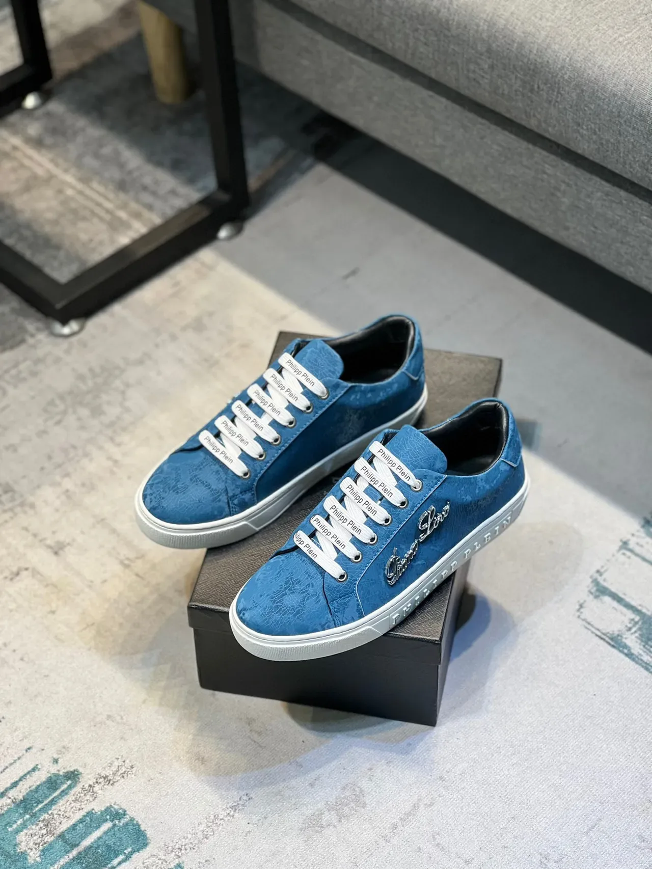 Philipp Plein Sneakers Lifestyle Bleu Blanc Haut Texturé Semelle Milieu Embossée Logo Sneakers Lifestyle 8