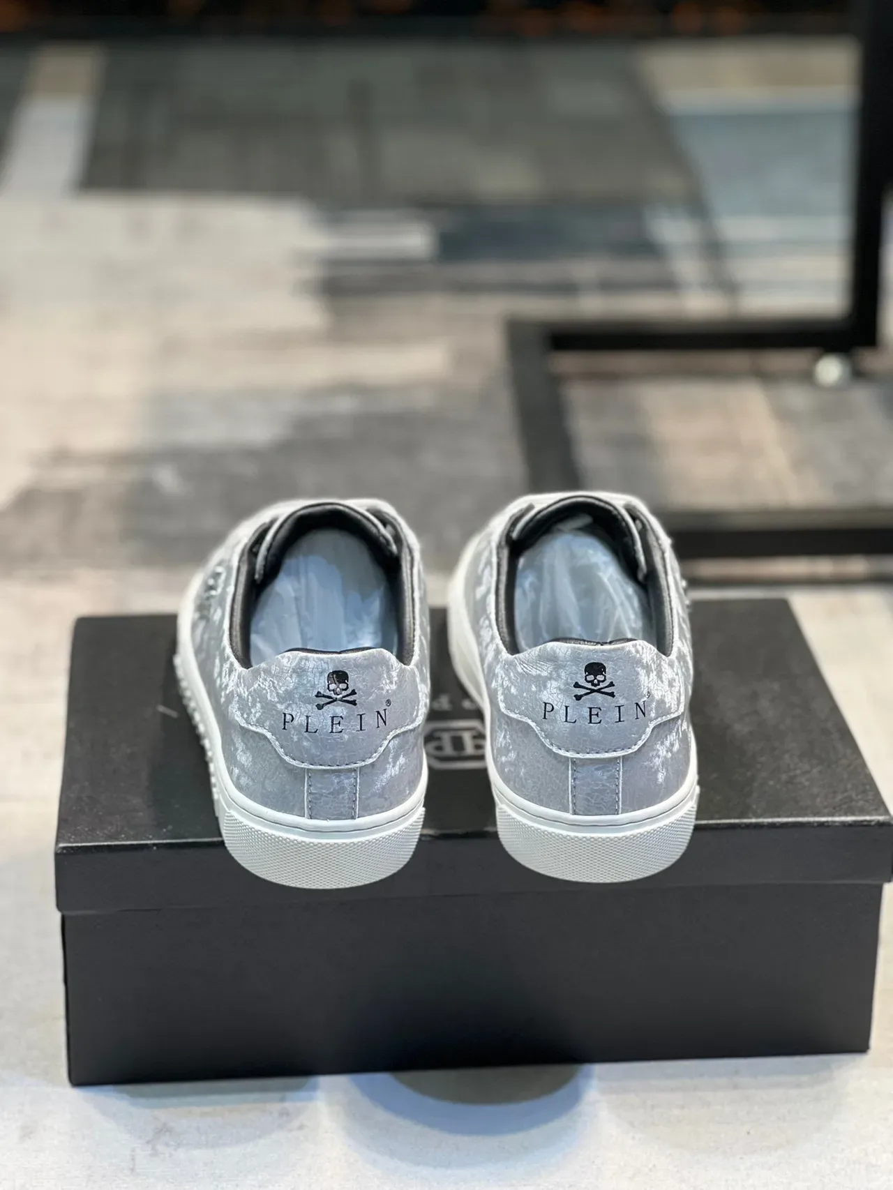 Philipp Plein Lifestyle Sneaker Silver Black Metallic Cracked-Leather Upper Embossed Brand Midsole Lifestyle Sneakers 2