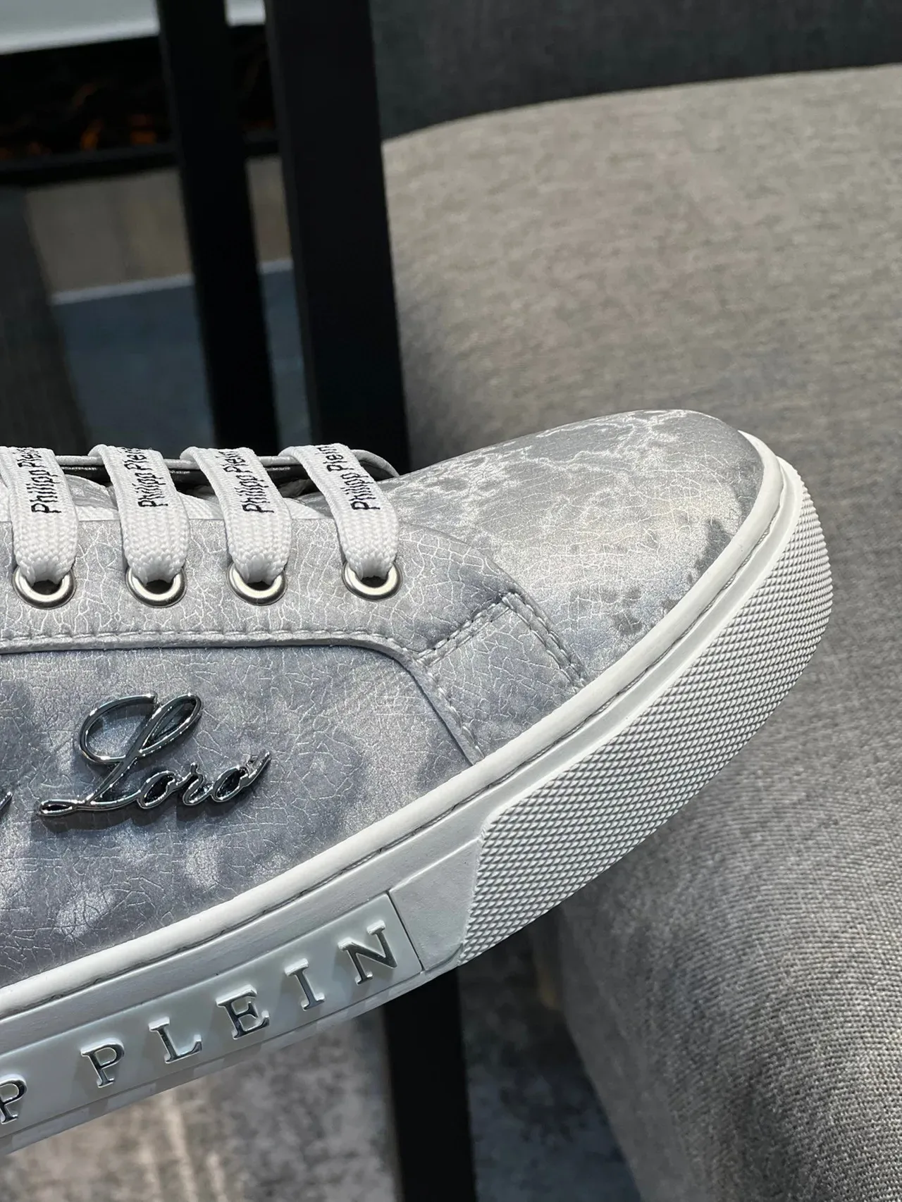 Philipp Plein Lifestyle Sneaker Silver Black Metallic Cracked-Leather Upper Embossed Brand Midsole Lifestyle Sneakers 3