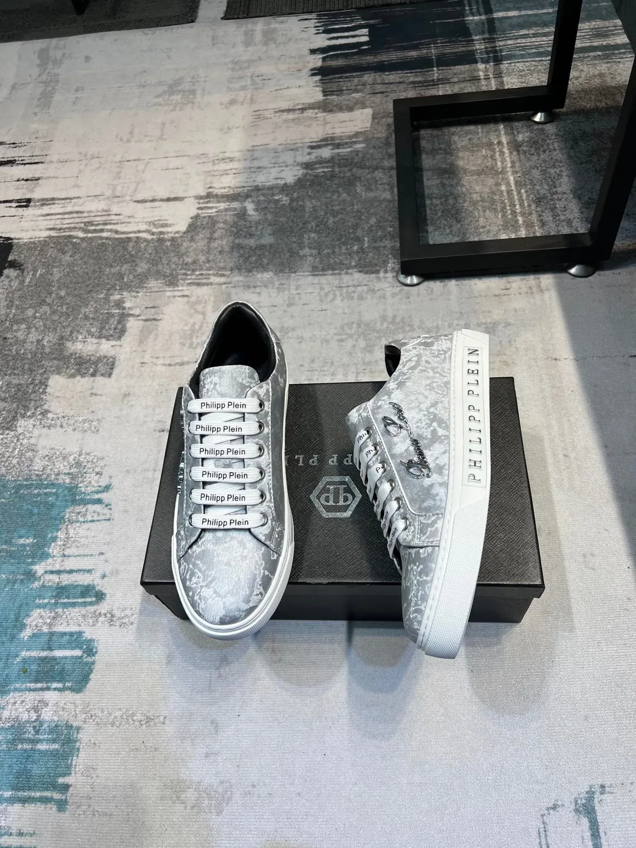 Philipp Plein Lifestyle Sneaker Silver Black Metallic Cracked-Leather Upper Embossed Brand Midsole Lifestyle Sneakers 4