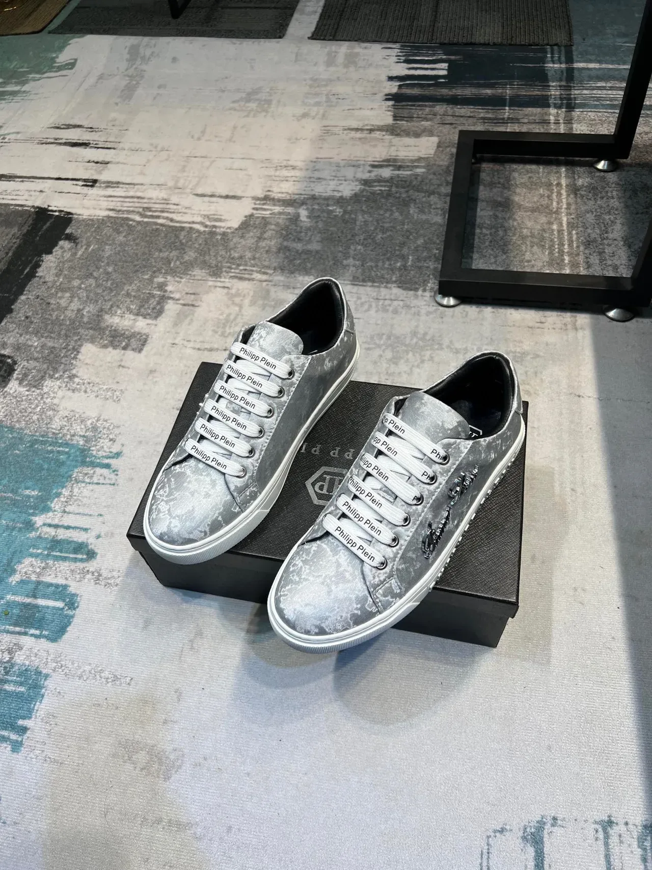 Philipp Plein Lifestyle Sneaker Silver Black Metallic Cracked-Leather Upper Embossed Brand Midsole Lifestyle Sneakers 5