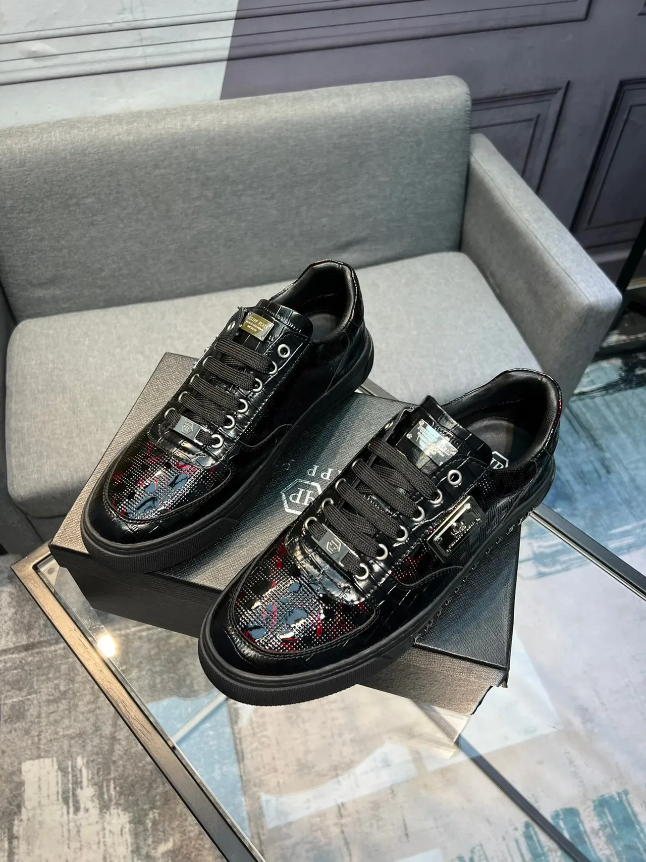 Philipp Plein Sport Tênis Lifestyle Pretos Multicolor de Couro Patentado Brilhante com Textura Embossada de Crocodilo 1