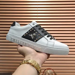 Philipp Plein सफेद काला स्टड्स वाला पैनल मेटल खोपड़ी और क्रॉसबोन प्रतीक जीवनशैली स्नीकर्स