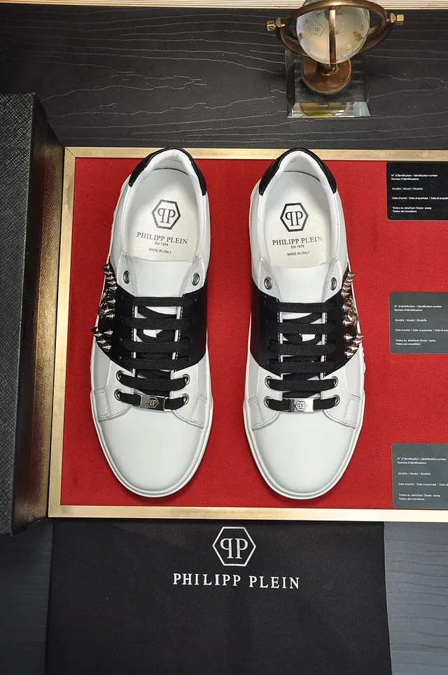 Philipp Plein Branco Preto Tachado Painel Metal Emblema Caveira e Ossos Cruzados Estilo de Vida Tênis 9