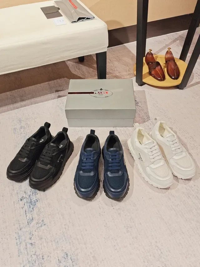Prada Sneakers Lifestyle Noir Cuir-Suede-Mesh Híbrido Sola Goma Sculptée Chunky 2