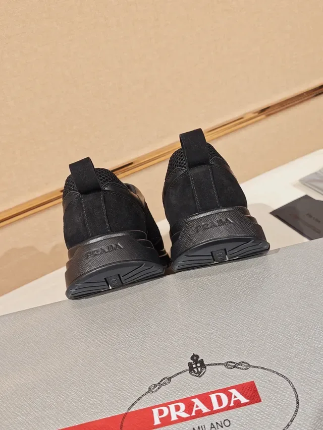 Prada Sneakers Lifestyle Noir Cuir-Suede-Mesh Híbrido Sola Goma Sculptée Chunky 4