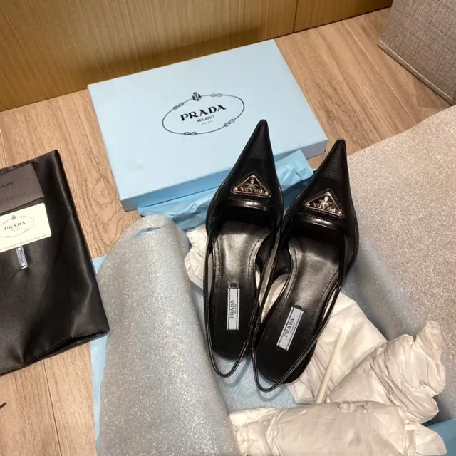 Prada Tacón Negro Punta Puntiaguda Slingback 5