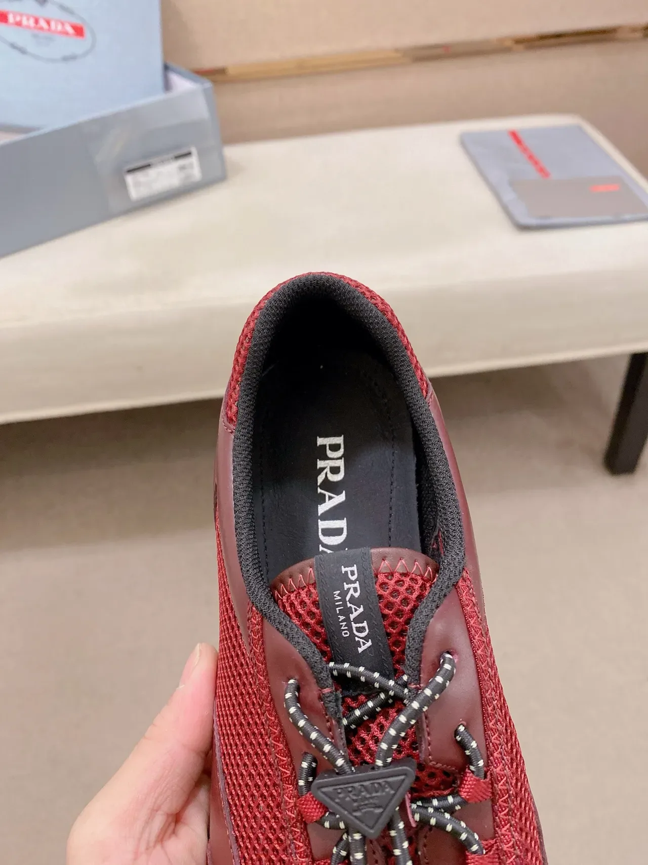 Prada sneakers lifestyle Bordeaux Noir tige hybride en maille et daim lacets à perles 3