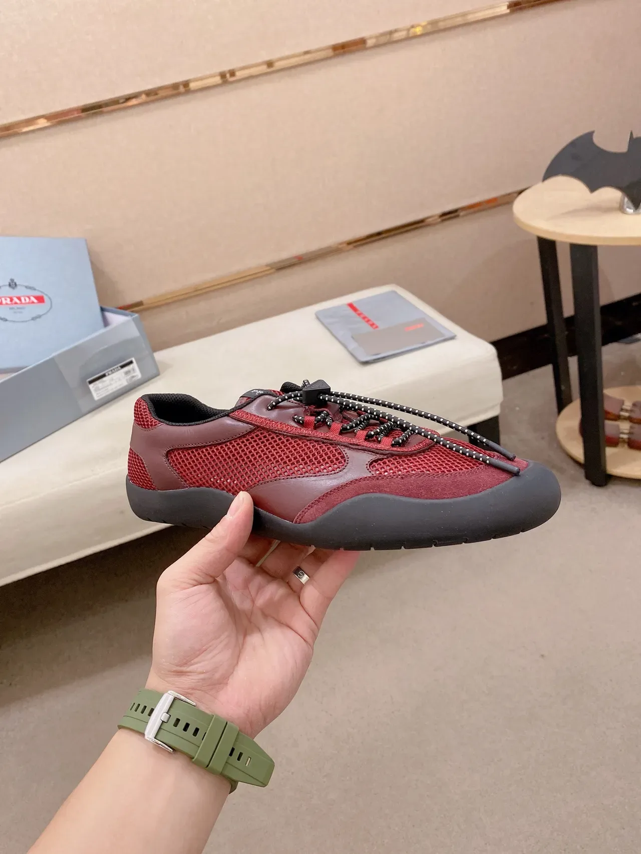 Prada sneakers lifestyle Bordeaux Noir tige hybride en maille et daim lacets à perles 4