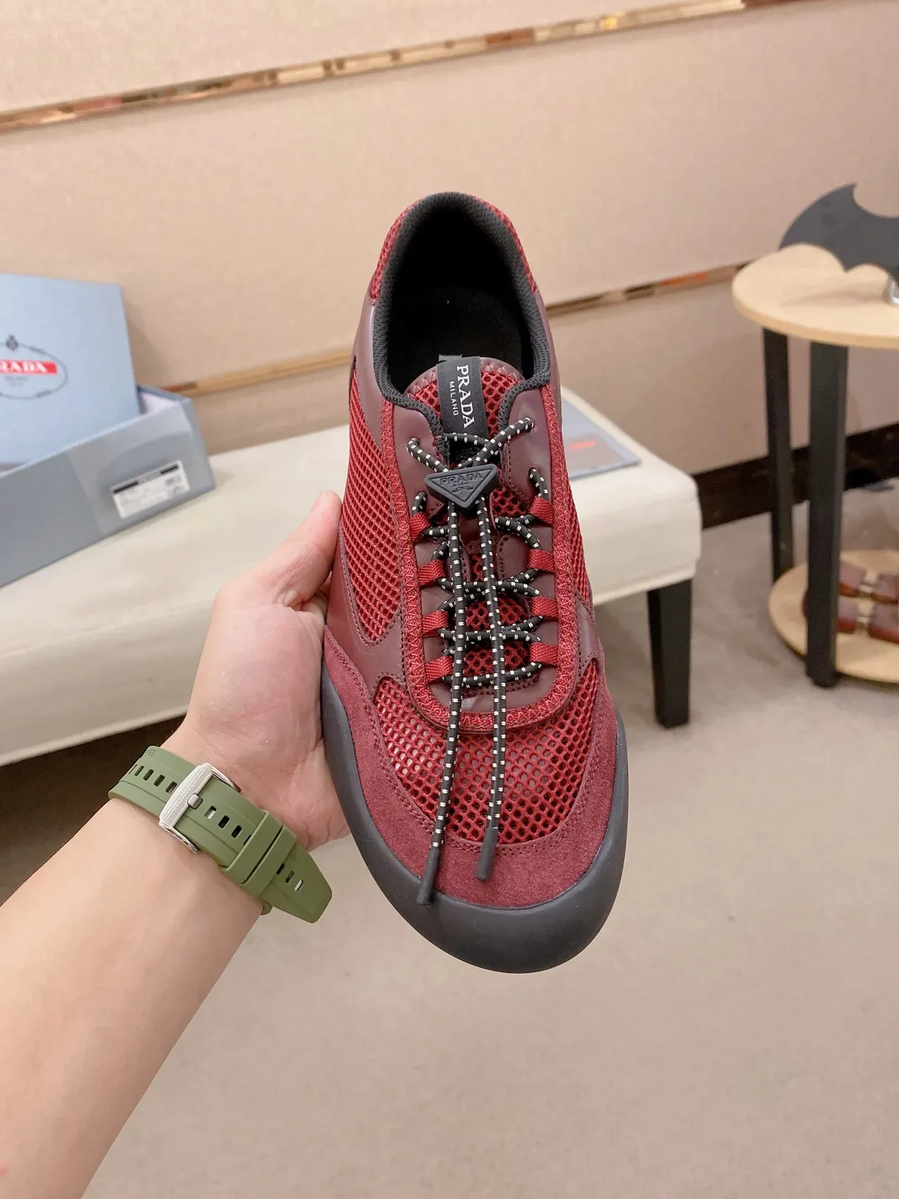 Prada sneakers lifestyle Bordeaux Noir tige hybride en maille et daim lacets à perles 5