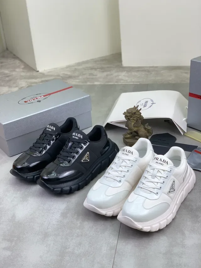 Prada Cloudbust Chaussures Lifestyle Noires Brillantes Cuir Patenté Orteil Recouvremets Synthétiques Mat 2
