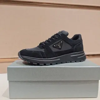 Prada Cloudbust حذاء كاجوال أسود من السويد والجلد