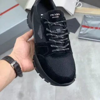 Prada Cloudbust Zapatillas lifestyle negro blanco malla y ante híbrido parte superior suela gruesa y rugosa