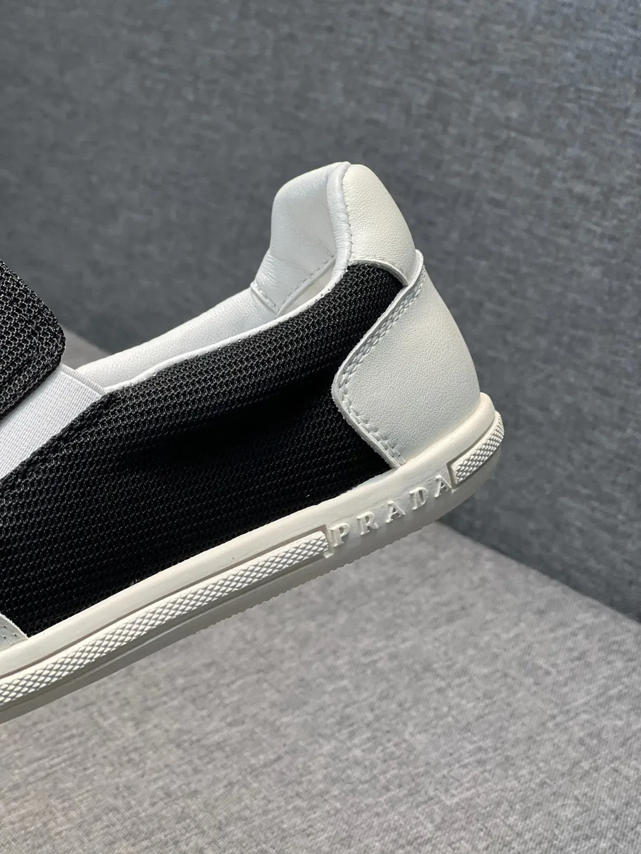 Prada Cloudbust Preto e Branco Slip-On Malha e Couro Superior Tênis Lifestyle 9