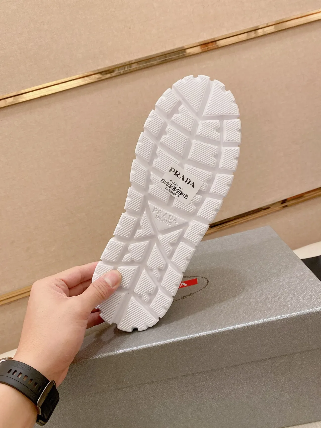 Prada Cloudbust Zapatillas Chunky Blancas y Negras de Malla de Cuero 2
