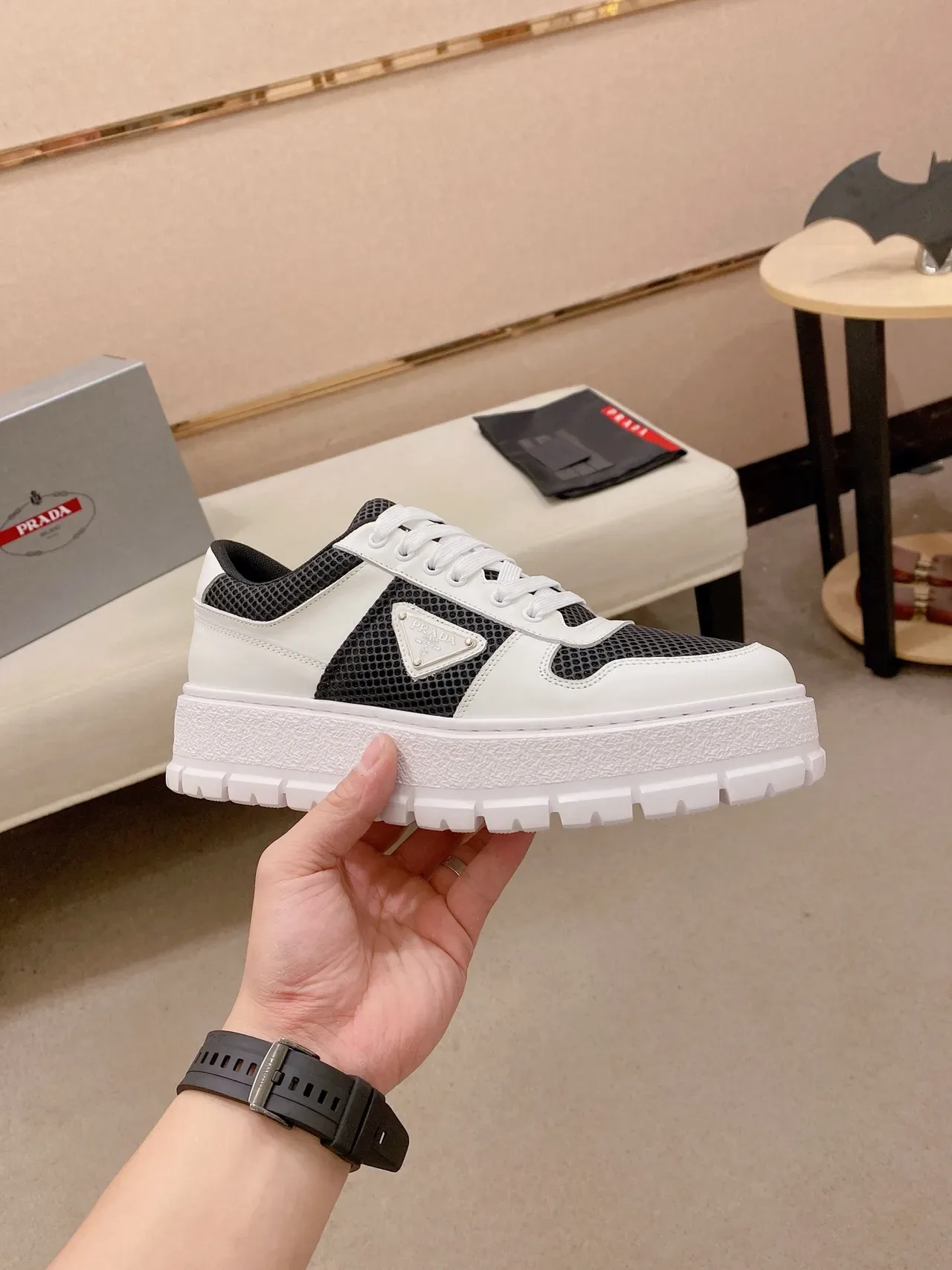 Prada Cloudbust Zapatillas Chunky Blancas y Negras de Malla de Cuero 5