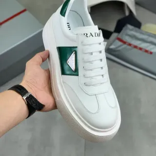 Prada Cloudbust حذاء رياضي أبيض وأخضر من الجلد للنمط الحياتي