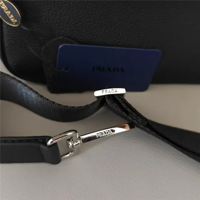 Prada Galleria 黑色纹理皮革托特包 3